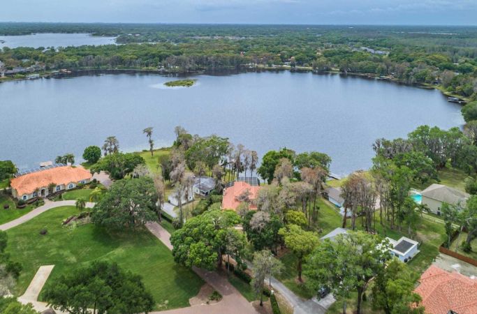 The Sunshine Cleaners providing professional cleaning services in Lake Magdalene, FL, ensuring homes and offices shine with cleanliness.